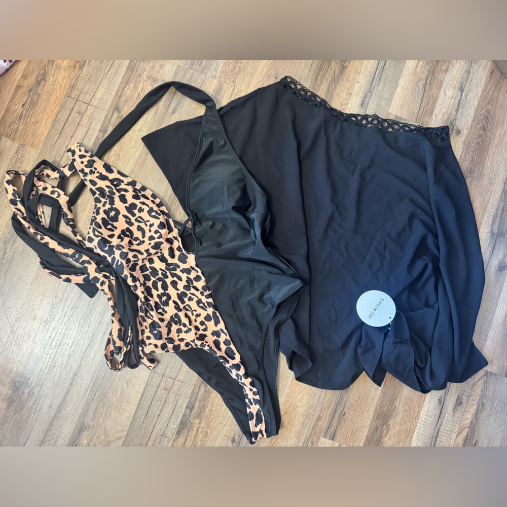 SHEIN Black and Leopard Print Swimsuit Set